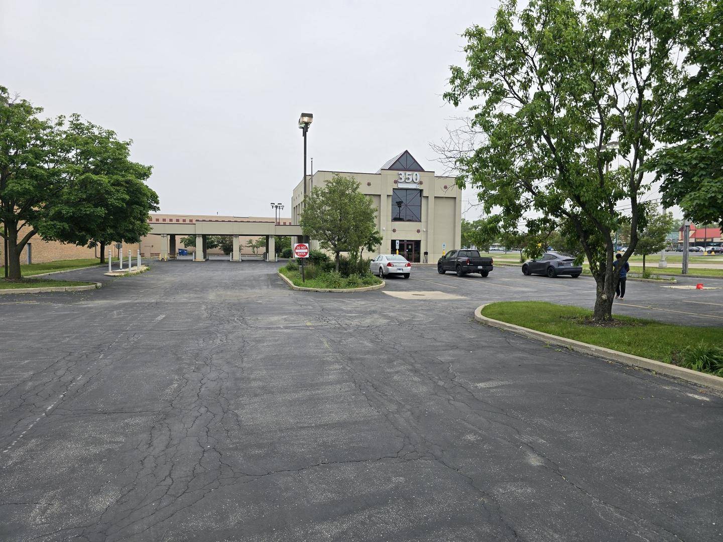 Addison, IL 60101,350 W North Avenue