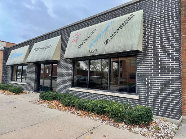 Des Plaines, IL 60018,1829 E Oakton Street