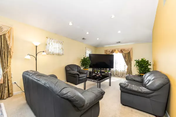 Naperville, IL 60563,1905 Oxley Circle