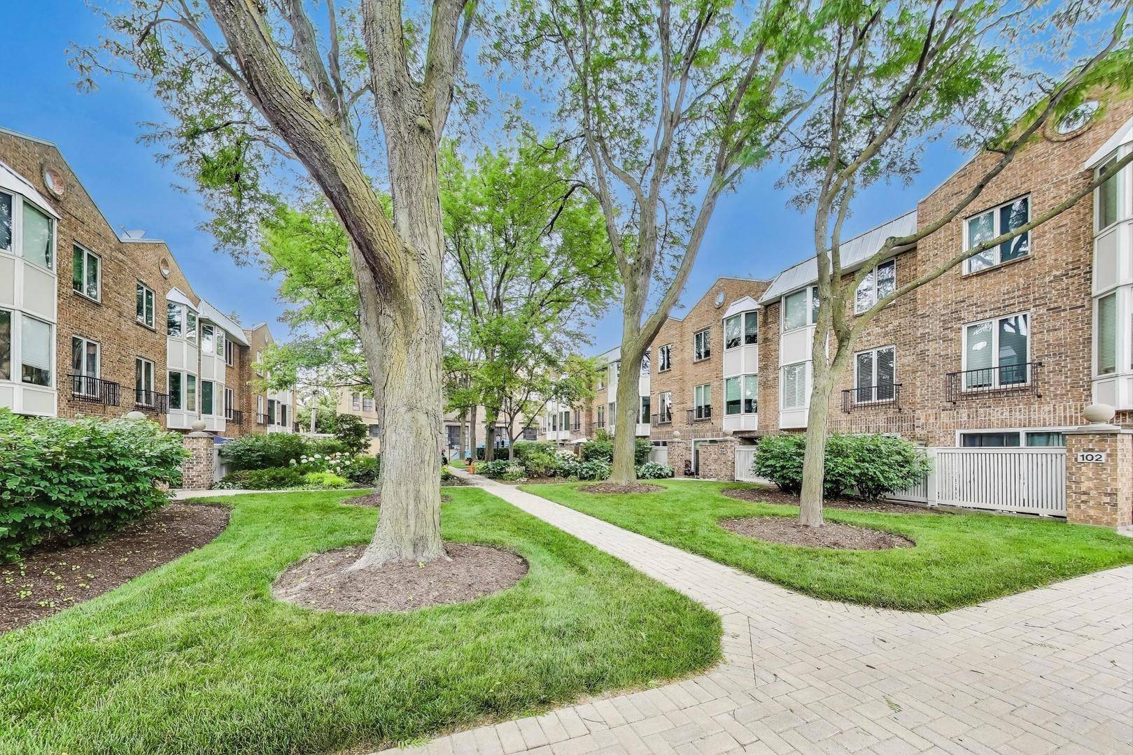 Oak Park, IL 60302,108 Bishop Quarter Lane