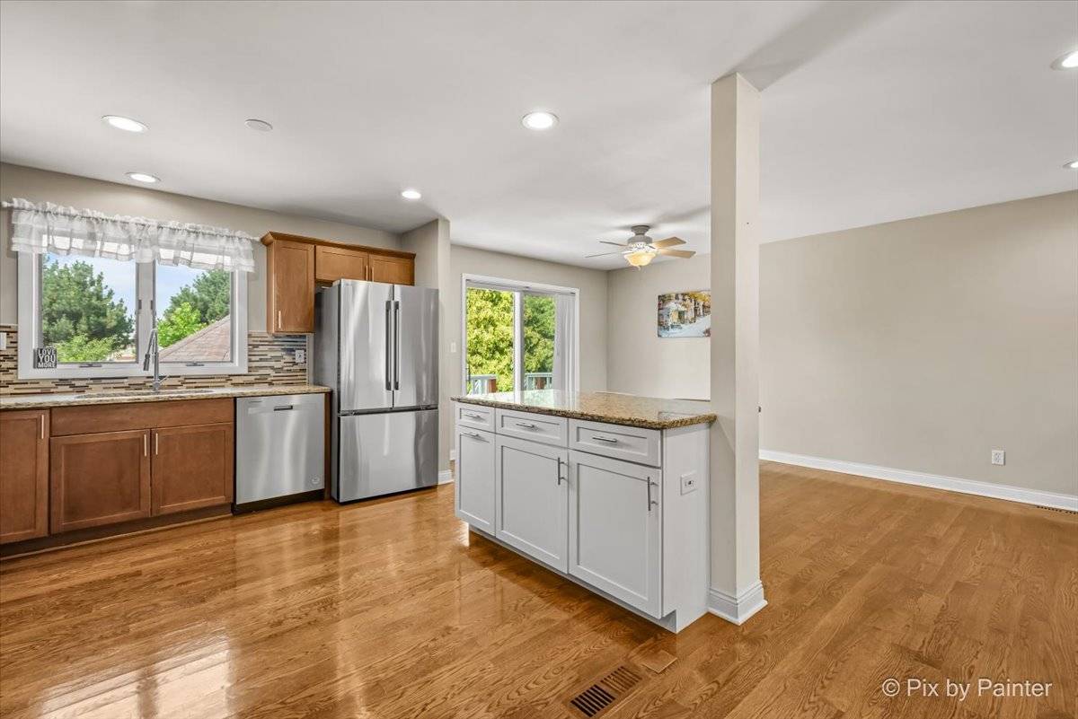Mchenry, IL 60050,404 KENSINGTON Drive