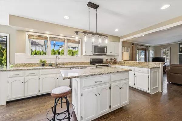 Lisle, IL 60532,4542 Basswood Drive