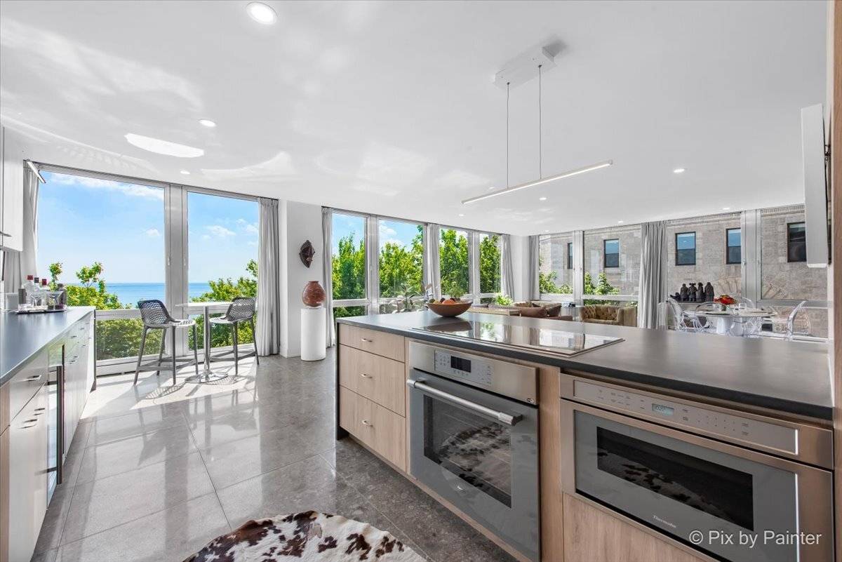 Chicago, IL 60611,860 N LAKE SHORE Drive #4M