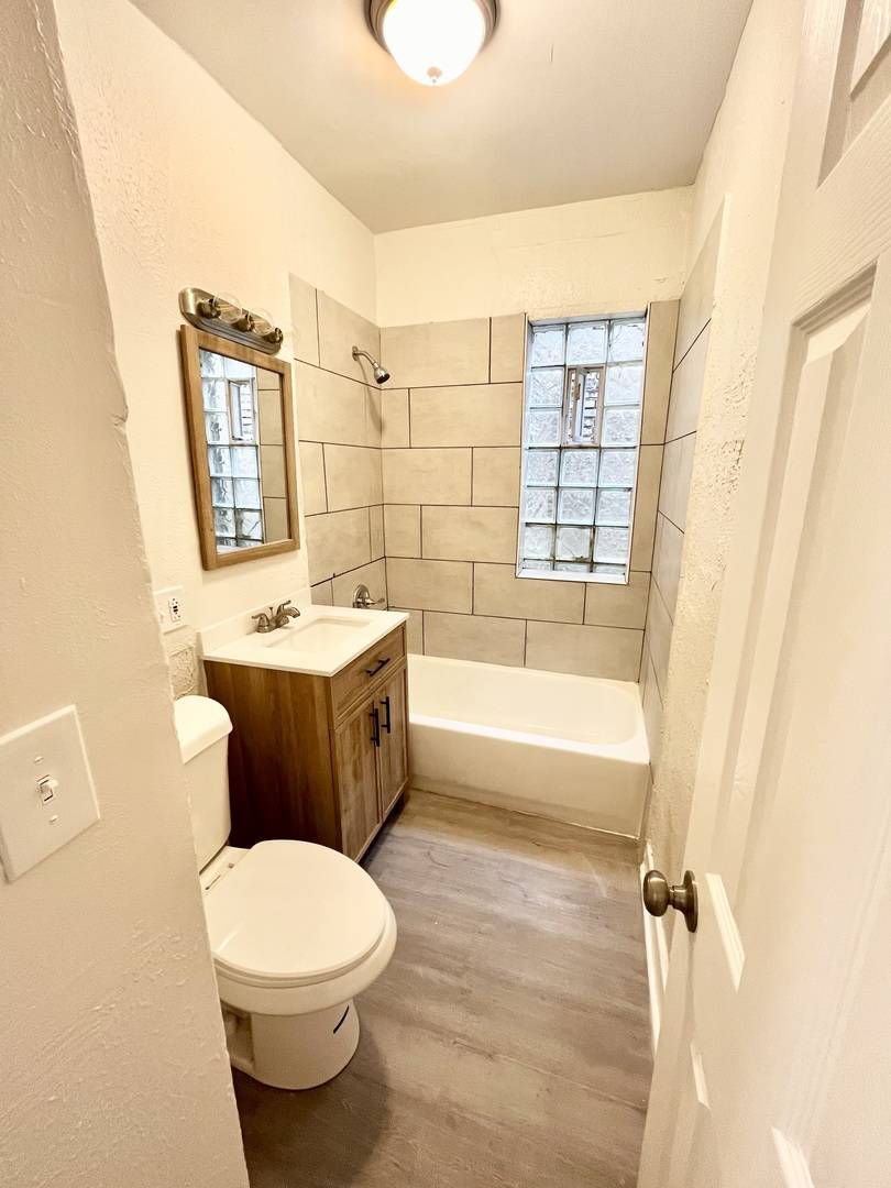 Chicago, IL 60651,4058 W Crystal Street #2
