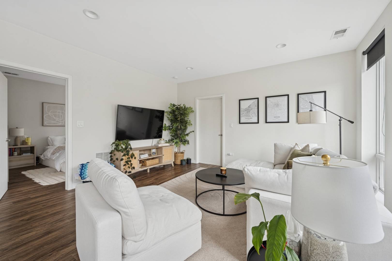 Chicago, IL 60657,1045 W Cornelia Avenue #303
