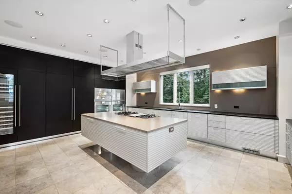 Highland Park, IL 60035,2700 Point Lane