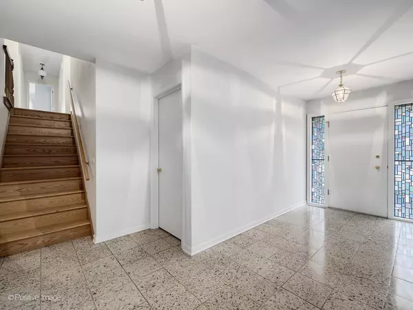 Wheaton, IL 60187,1106 E North Path