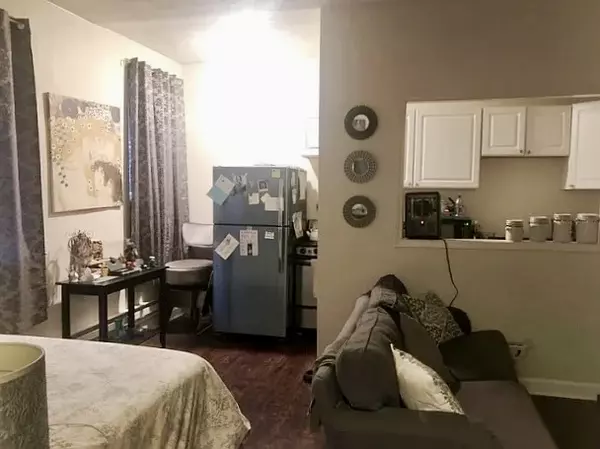 Chicago, IL 60657,3345 N Marshfield Avenue #102