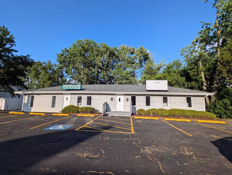 1S085 Summit Avenue, Oakbrook Terrace, IL 60181