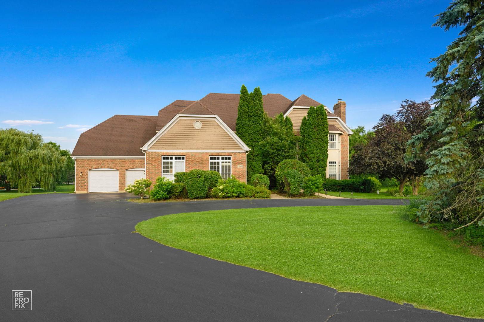 Crystal Lake, IL 60012,6709 Oakwood Manor Drive