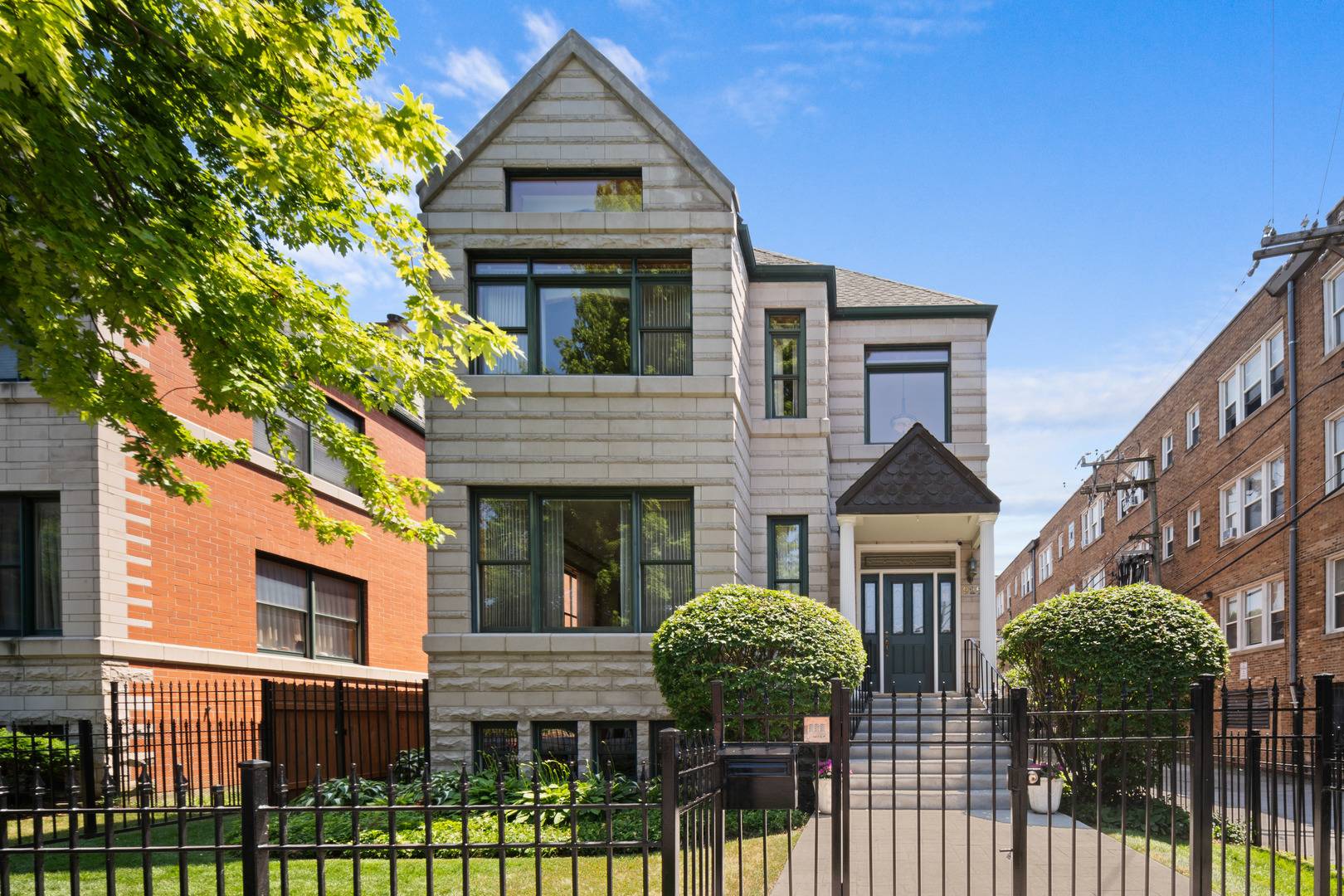 925 E 49th Street, Chicago, IL 60615