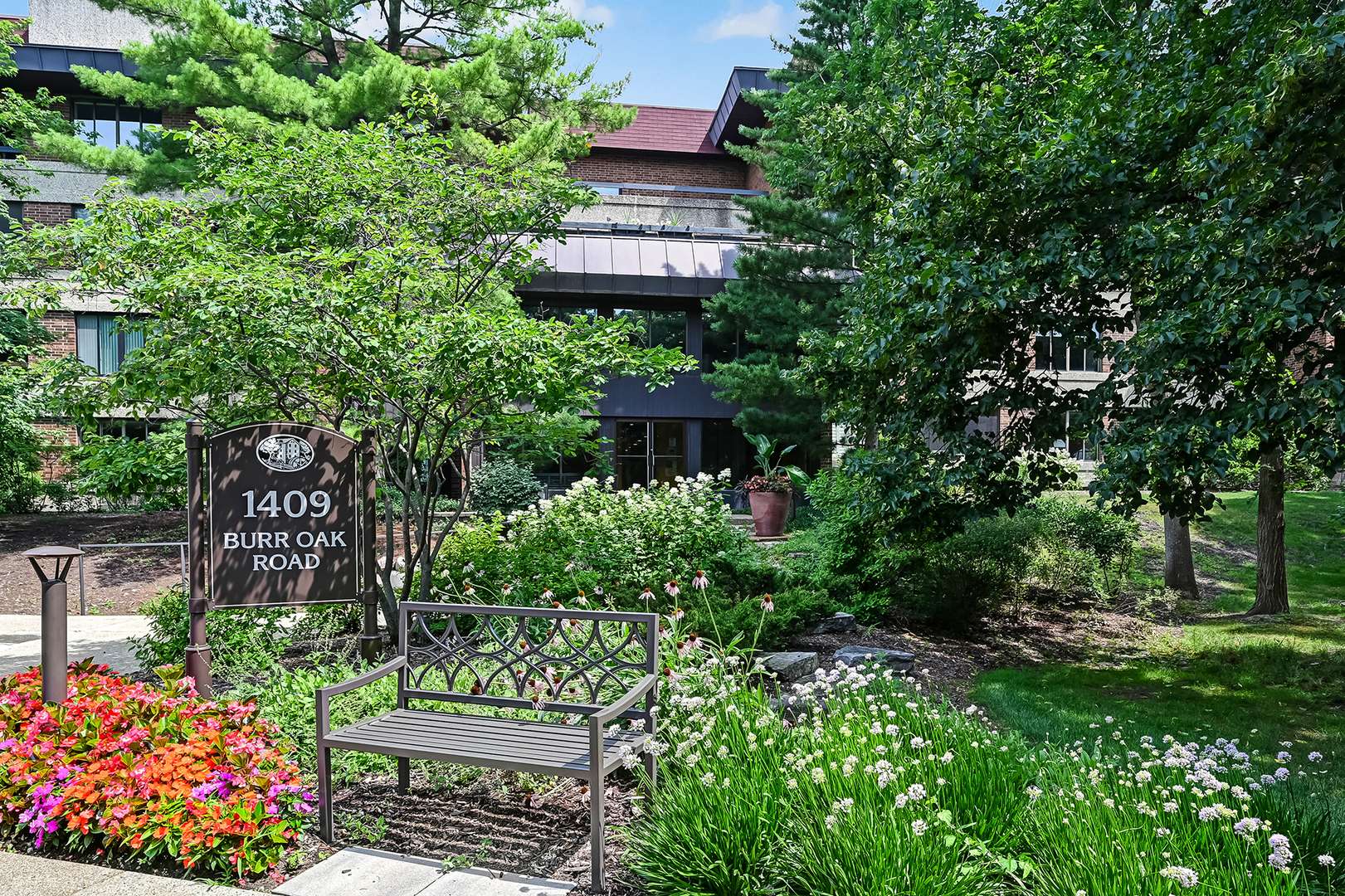 1409 Burr Oak Road #111A, Hinsdale, IL 60521
