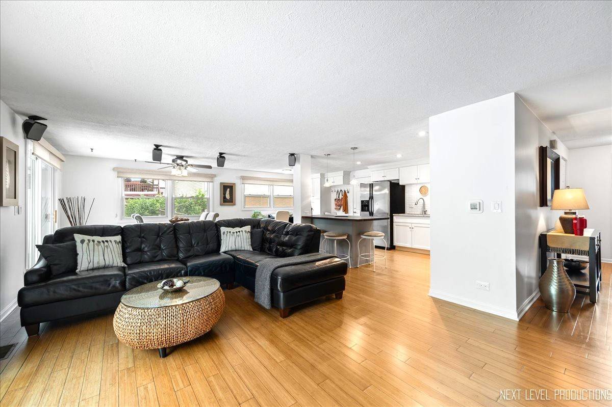 Schaumburg, IL 60193,636 Cambridge Drive