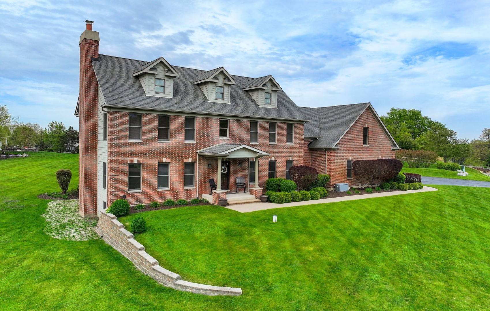 575 Hidden Creek Drive, Antioch, IL 60002