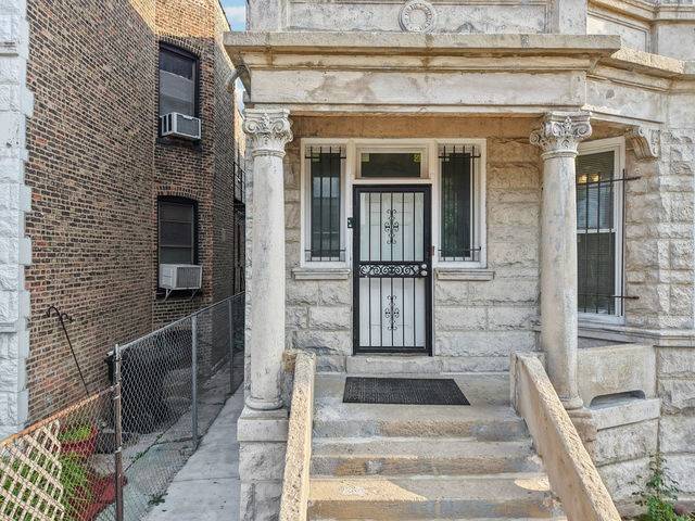 Chicago, IL 60624,3220 W Polk Street #2