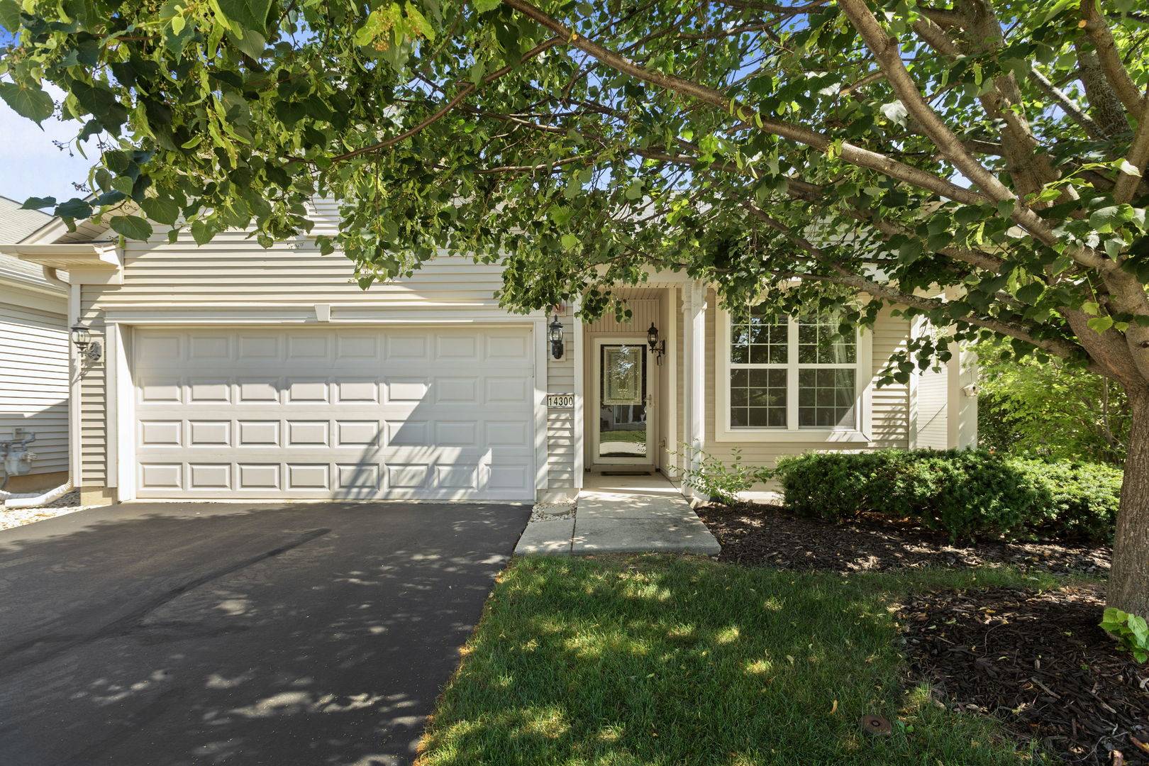 14300 Sundance Drive, Huntley, IL 60142