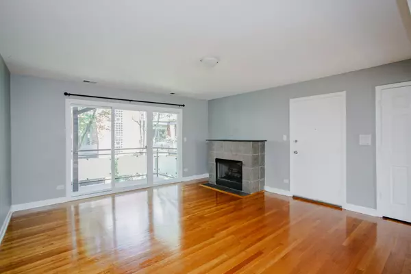 Chicago, IL 60645,6417 N Damen Avenue #2W