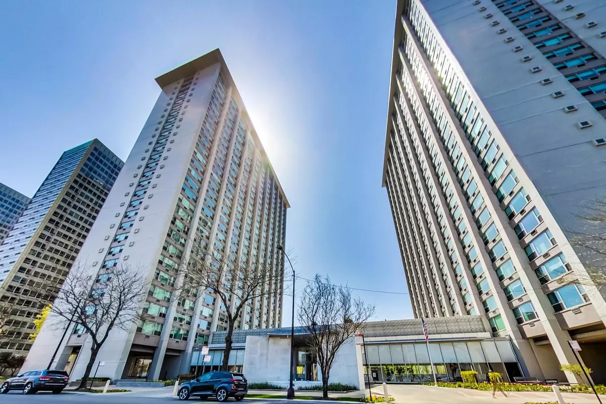 Chicago, IL 60613,3600 N LAKE SHORE Drive #2204