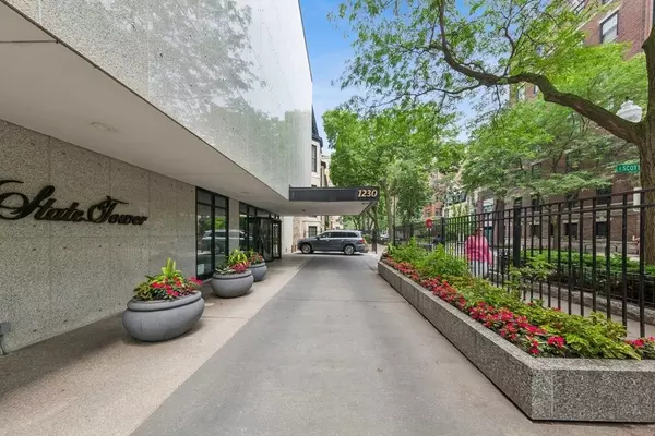 Chicago, IL 60610,1230 N STATE Parkway #17A