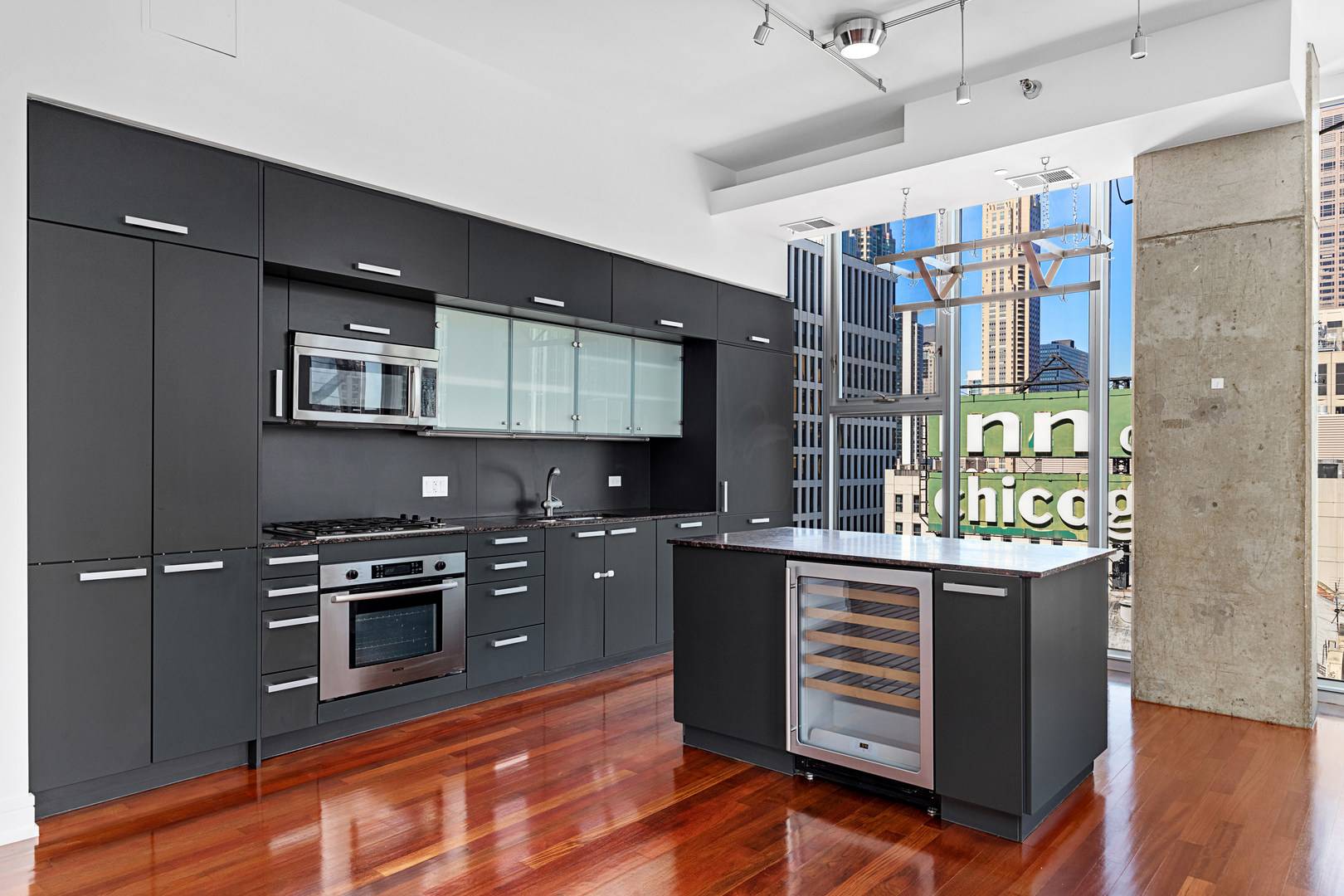 Chicago, IL 60611,550 N Saint Clair Street #2301