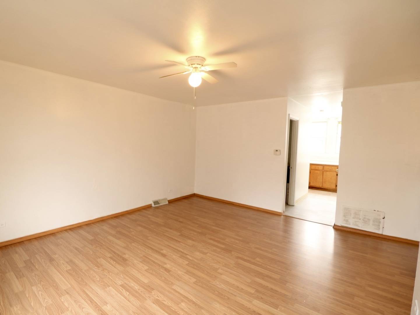 Des Plaines, IL 60018,1370 FARGO Avenue #E
