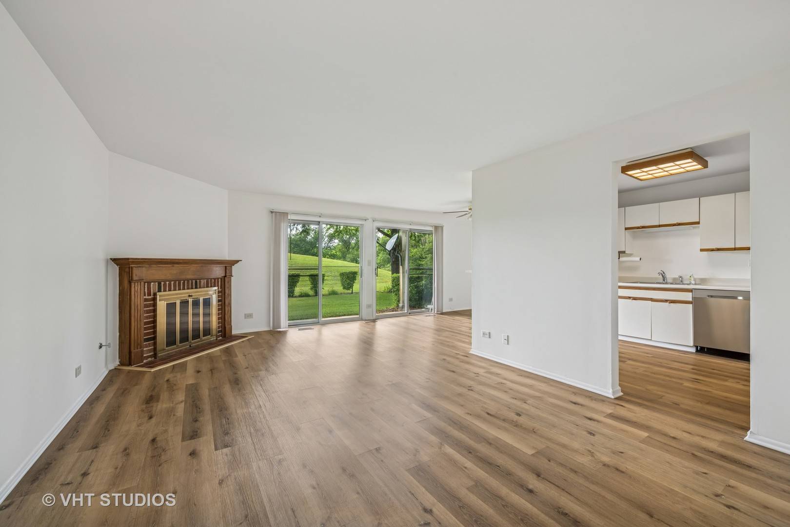 Schaumburg, IL 60194,600 Hanover Court #V1