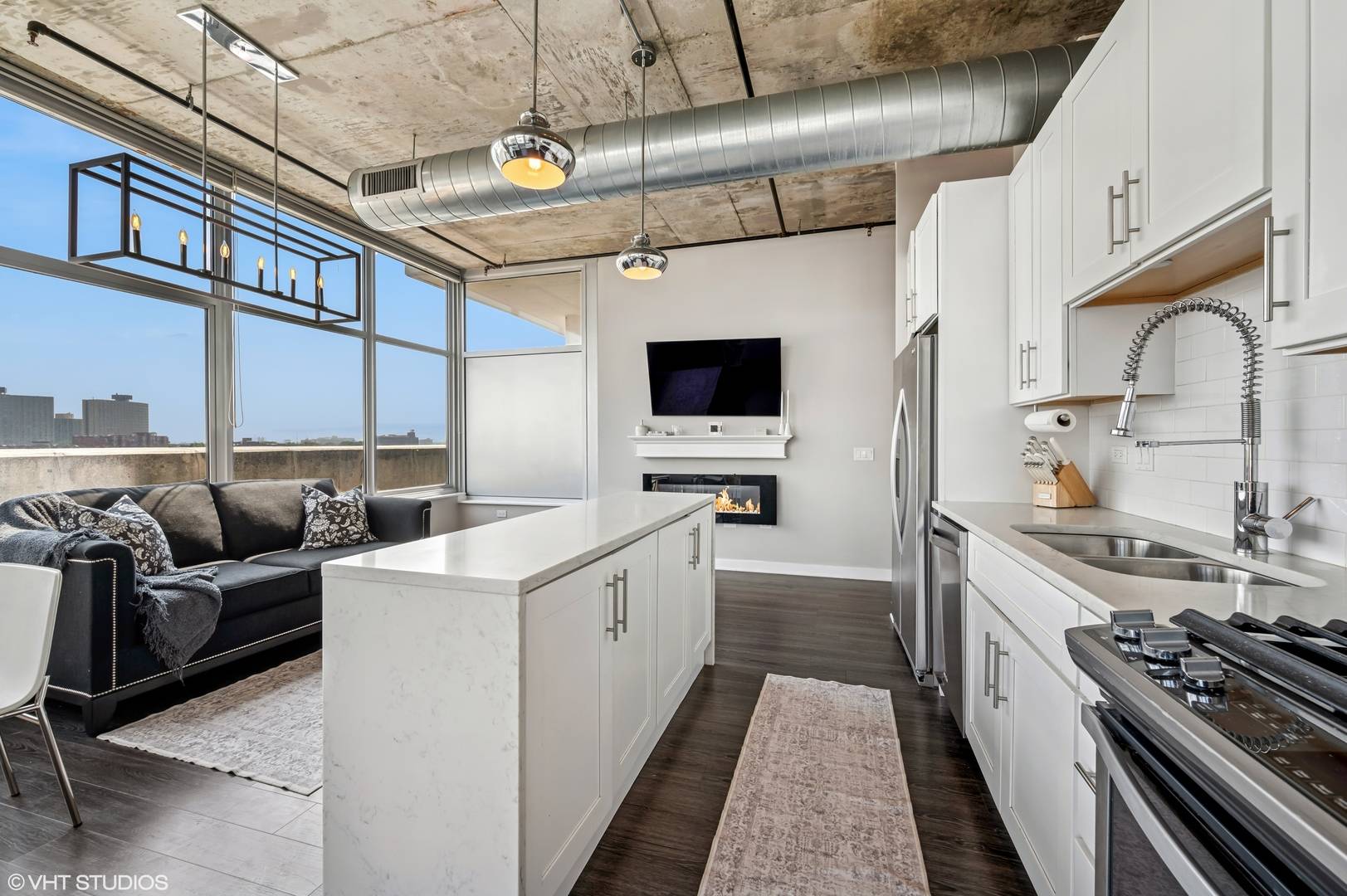 Chicago, IL 60616,50 E 16th Street #609
