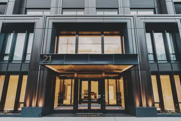 21 N May Street #402, Chicago, IL 60607