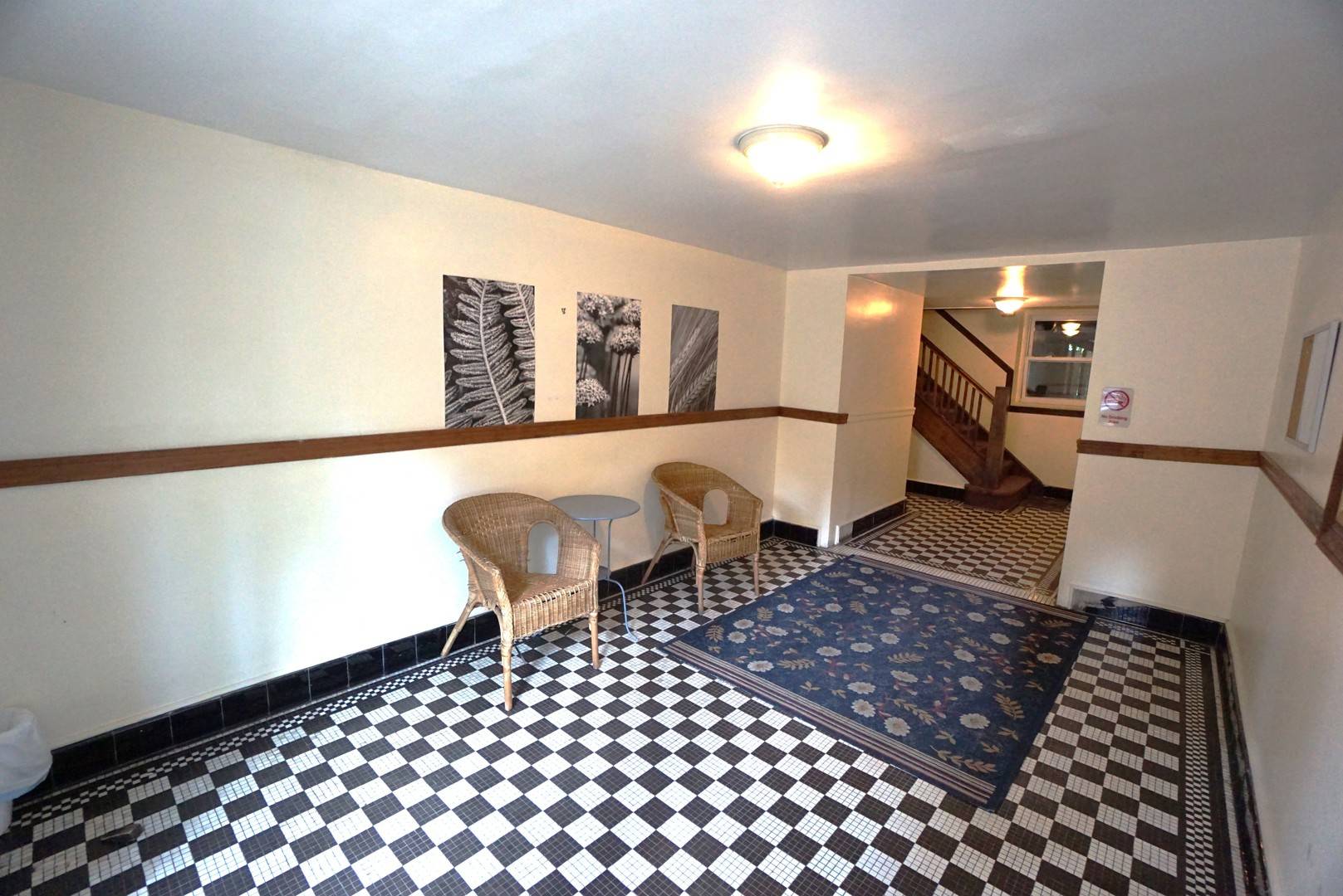 Chicago, IL 60626,6966 N Wolcott Avenue #1N