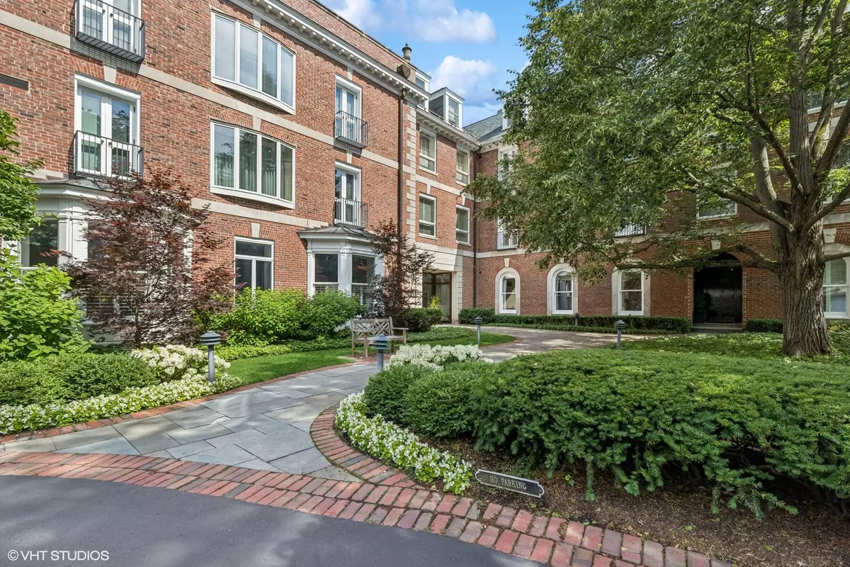 Lake Forest, IL 60045,533 N Mayflower Road #C