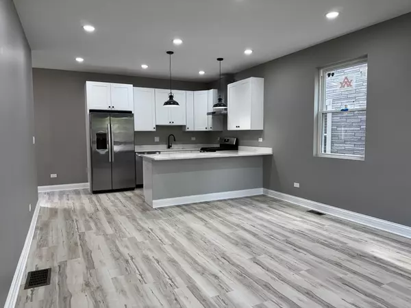 Chicago, IL 60624,653 N Spaulding Avenue