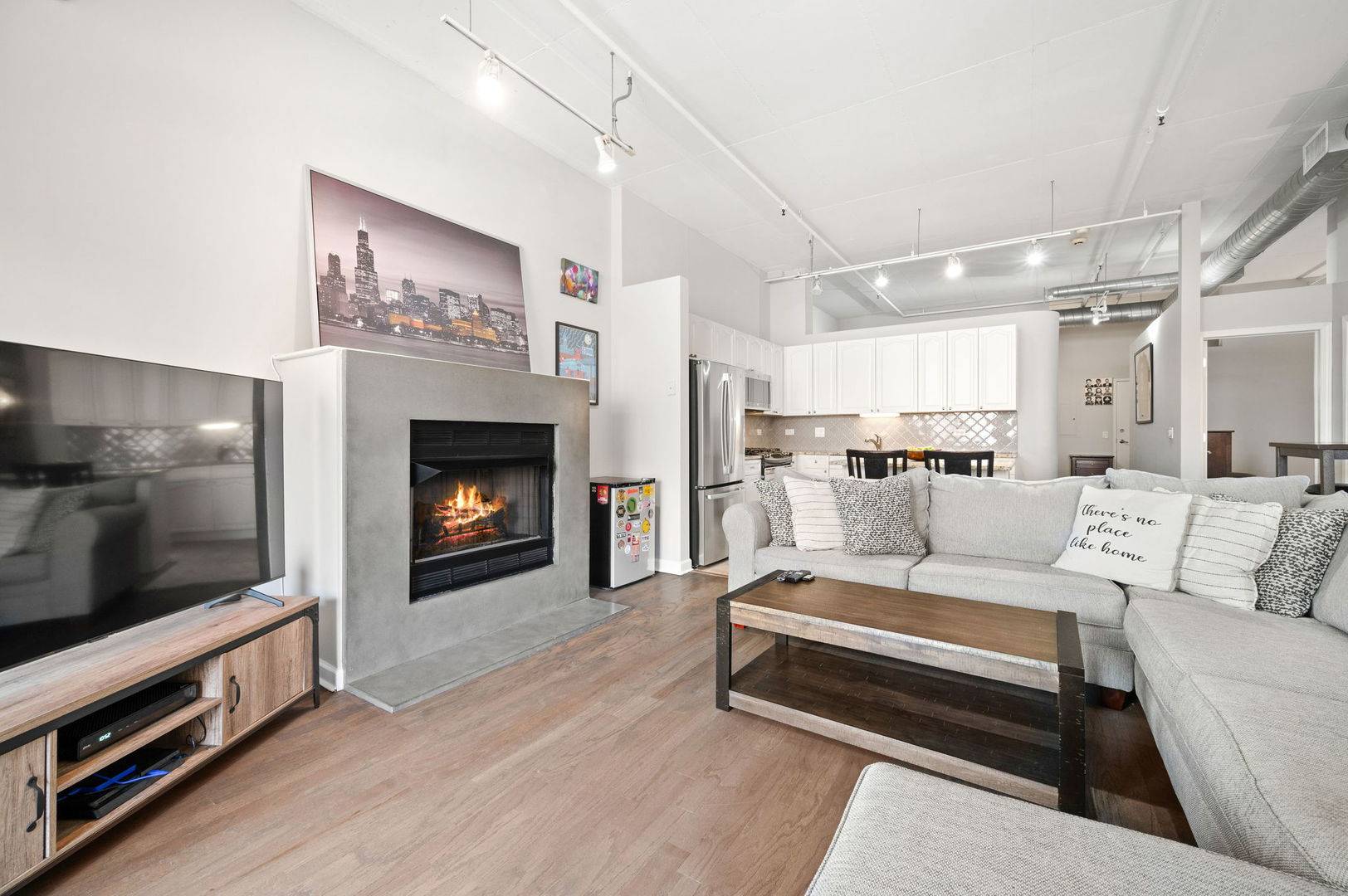 Chicago, IL 60607,1301 W Madison Street #207