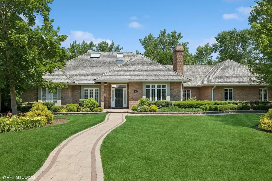 114 Camelot Lane, Libertyville, IL 60048