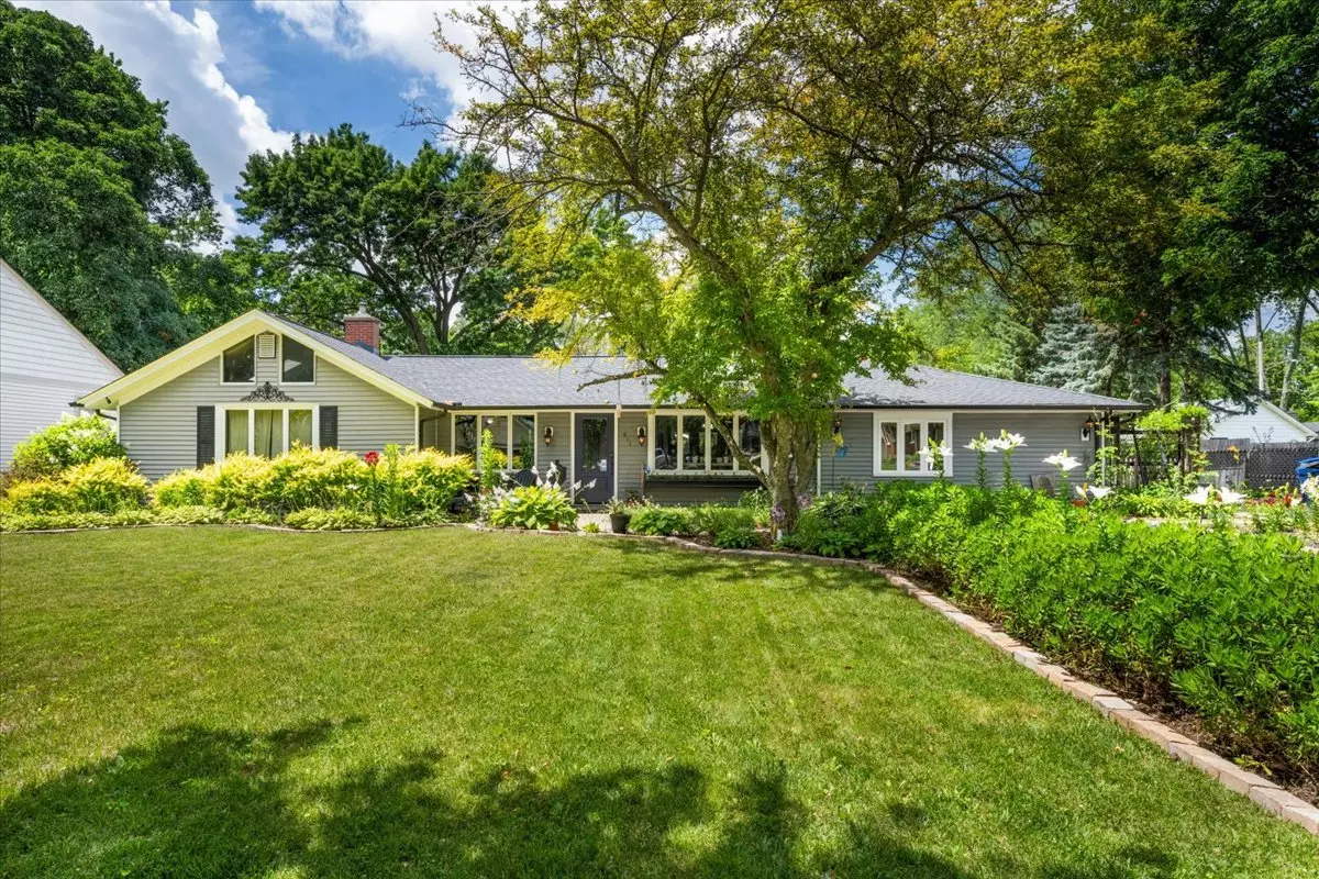 St. Charles, IL 60174,911 S 7th Street