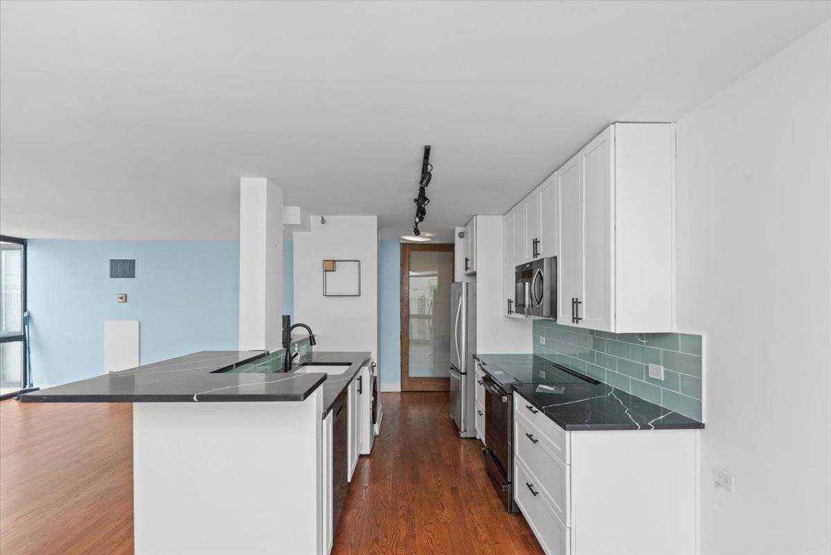 Chicago, IL 60610,1122 N Clark Street #2706