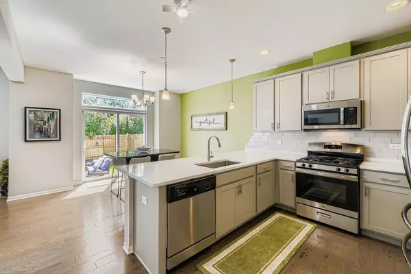 Arlington Heights, IL 60004,3222 N Heritage Lane