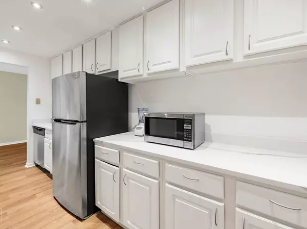 Aurora, IL 60505,1850 Tall Oaks Drive #2206