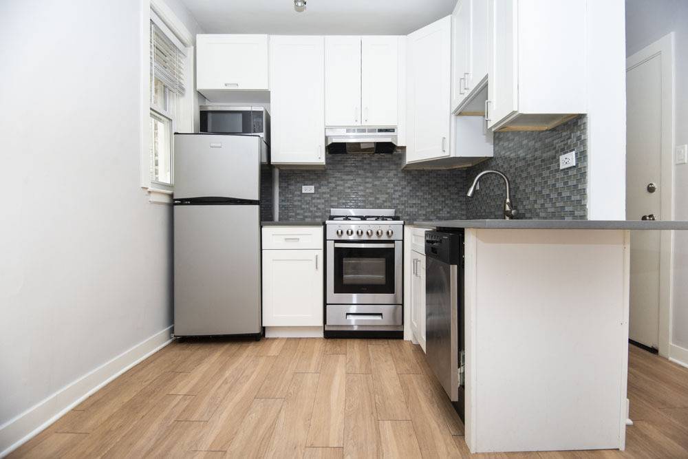 Chicago, IL 60657,511 W Belmont Avenue #32