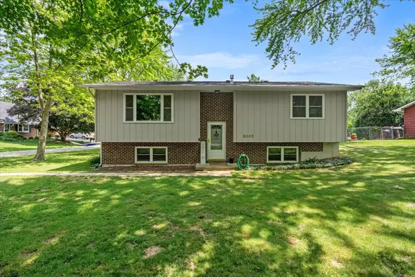 3202 Midway Drive, Island Lake, IL 60042