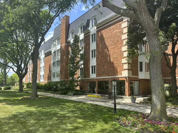 50 Lake Boulevard #627, Buffalo Grove, IL 60089