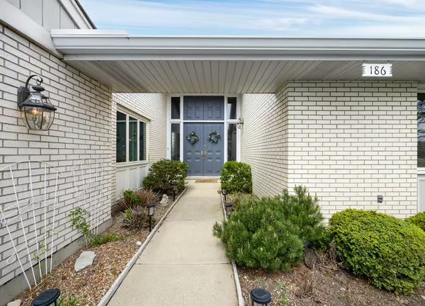 Oak Brook, IL 60523,186 Briarwood Loop