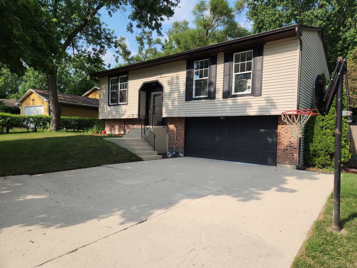 St. Charles, IL 60174,814 S 11th Avenue
