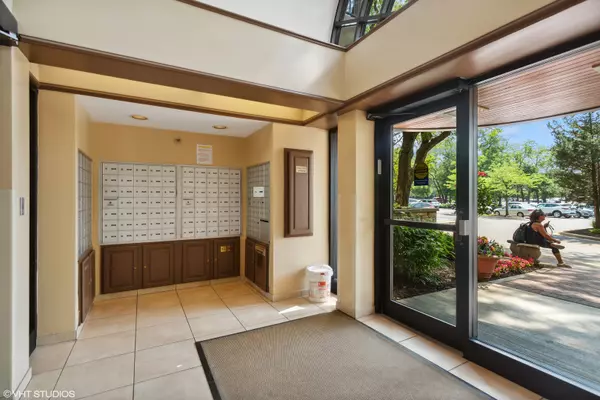 Naperville, IL 60540,509 Aurora Avenue #409