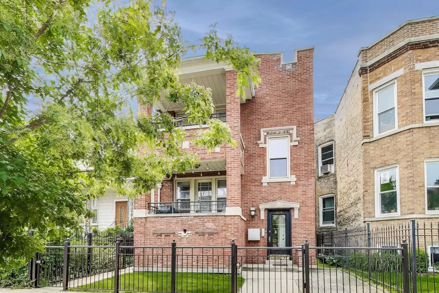 1639 W Farragut Avenue, Chicago, IL 60640