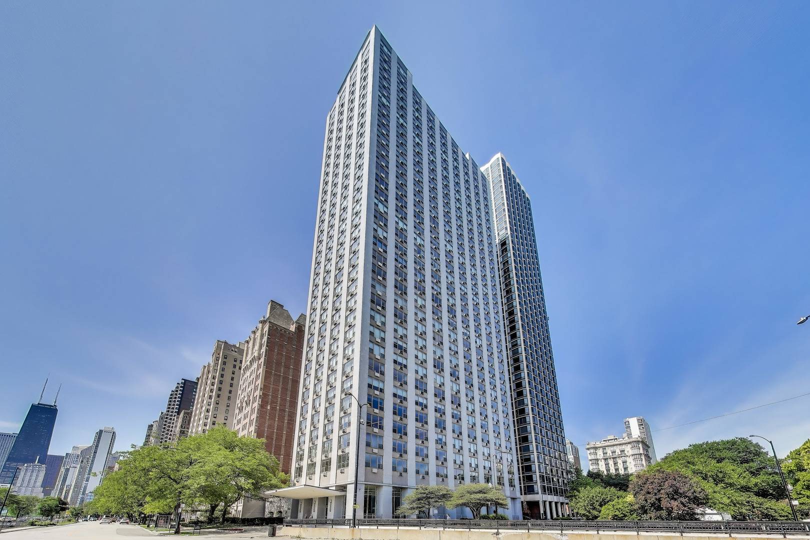 1550 N Lake Shore Drive #28D, Chicago, IL 60610