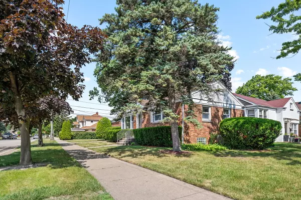 Morton Grove, IL 60053,9002 Menard Avenue