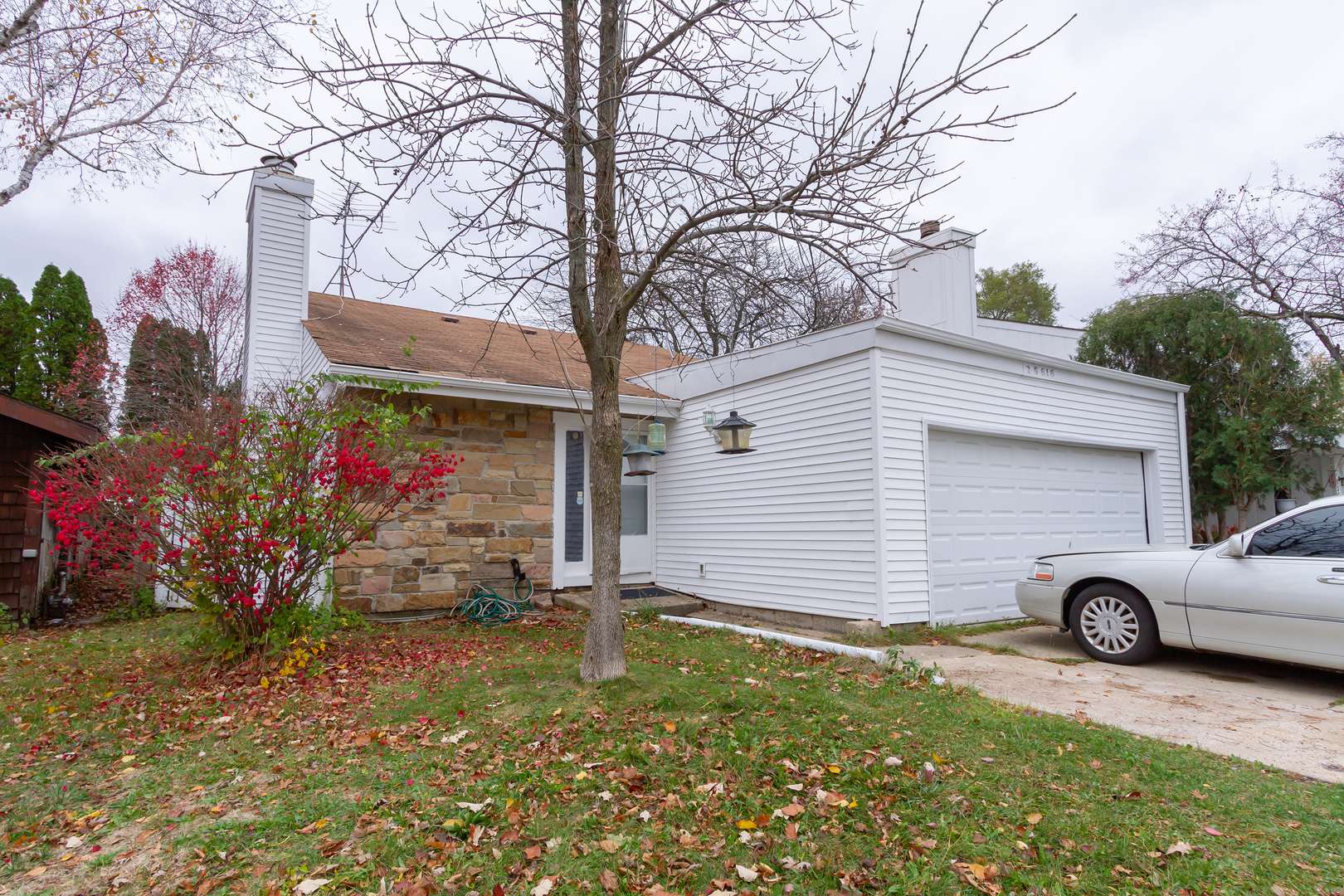 2S616 Linden Square, Warrenville, IL 60555