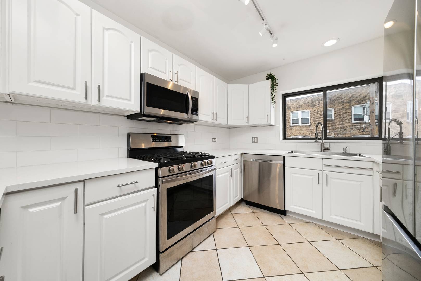 Chicago, IL 60645,7409 N Seeley Avenue #2B