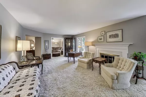 Buffalo Grove, IL 60089,200 Lake Boulevard #407