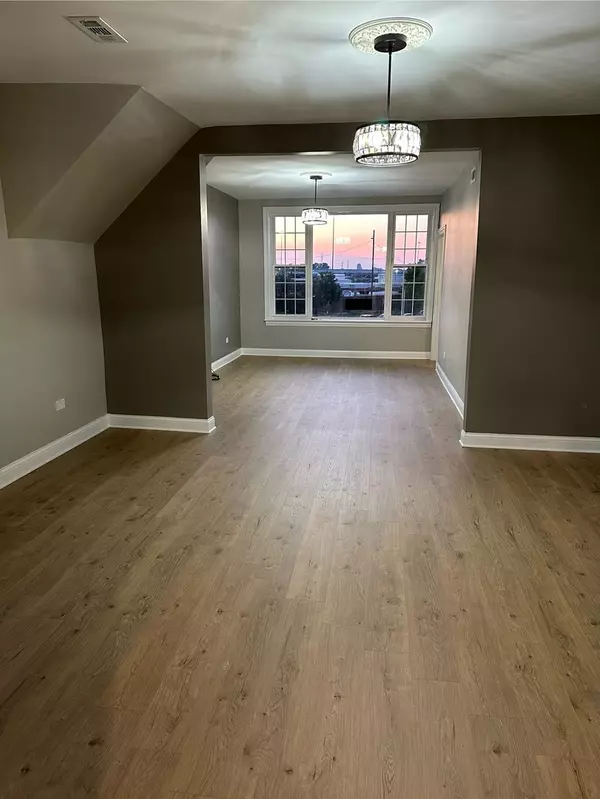 Chicago, IL 60632,4621 S Archer Avenue #3